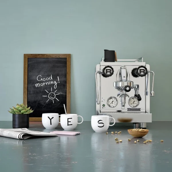 Becher Y Letters In Weiß 4