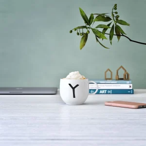 Becher Y Letters In Weiß 12